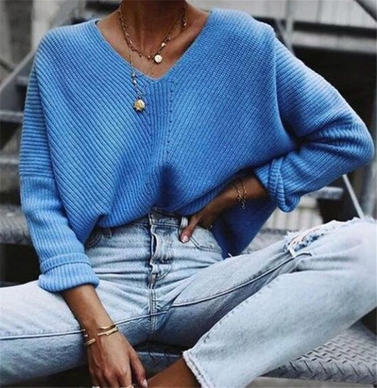 Loose V-neck diagonal stripe hole sweater