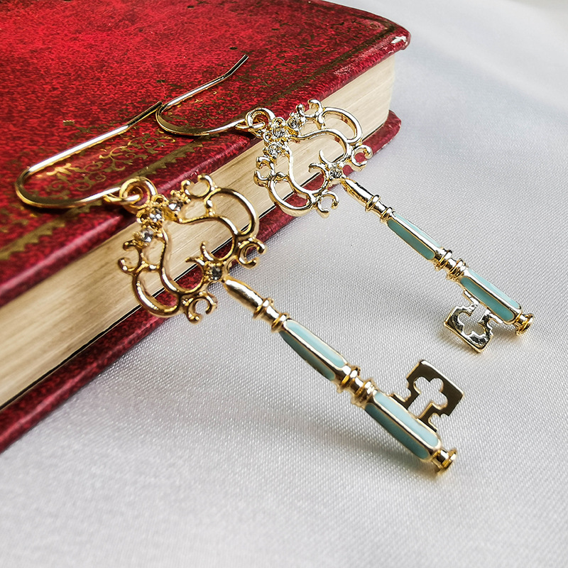 Popular wild temperament key ladies earrings