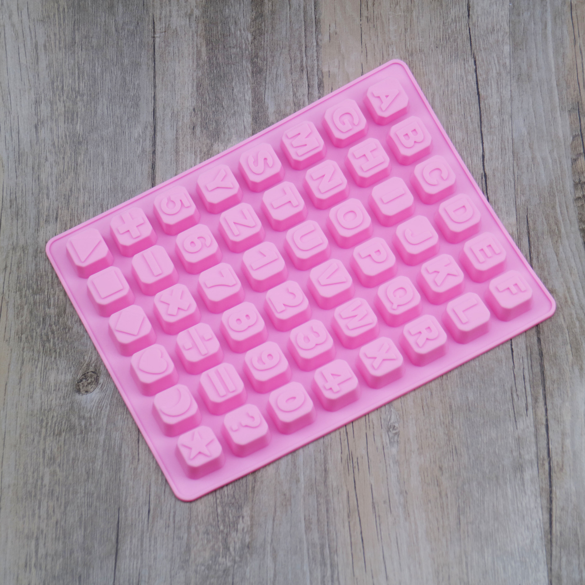 Silica gel 48 with English letters ice mold