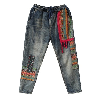 Jeans with vintage embroidered buckle patch