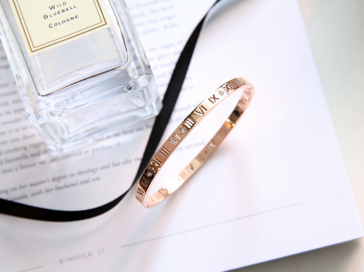 Roman numeral hollow bracelet female