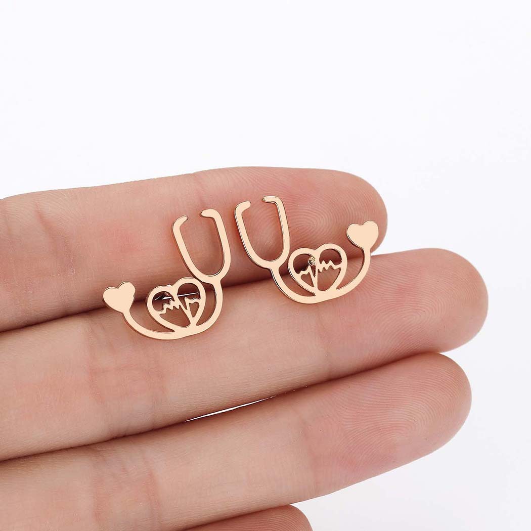 Simple women's earrings that don't fade easily