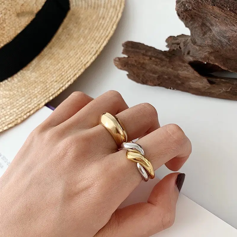 Geometric double ring female index finger
