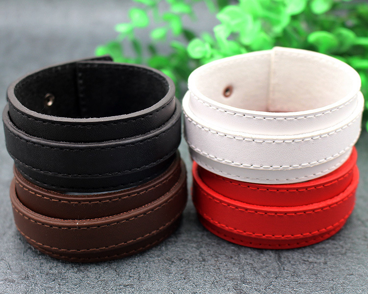 Simple leather bracelet with square buckle