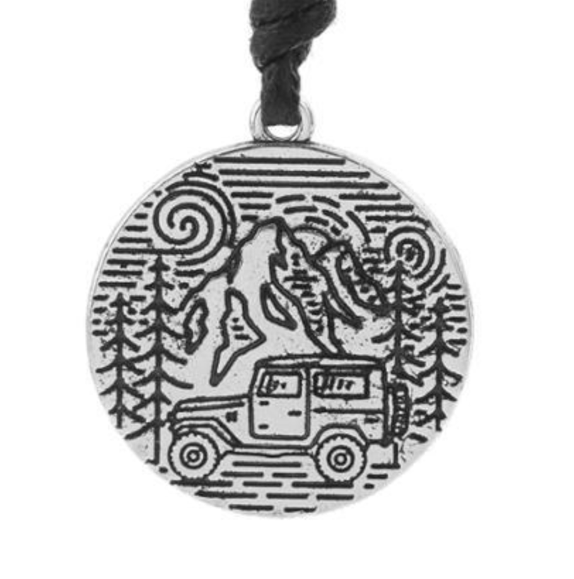 Clavicle necklace with painted design