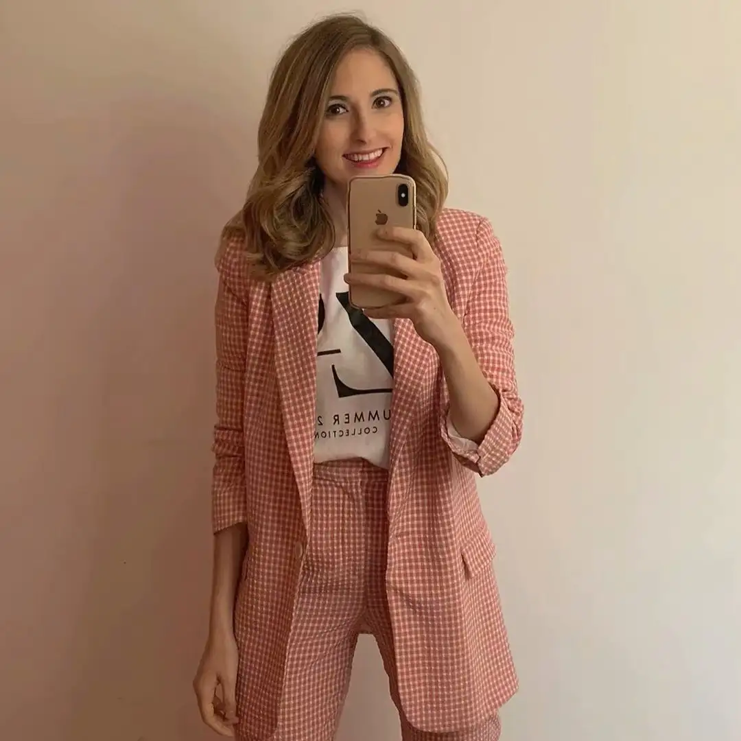 Mid-length plaid suit