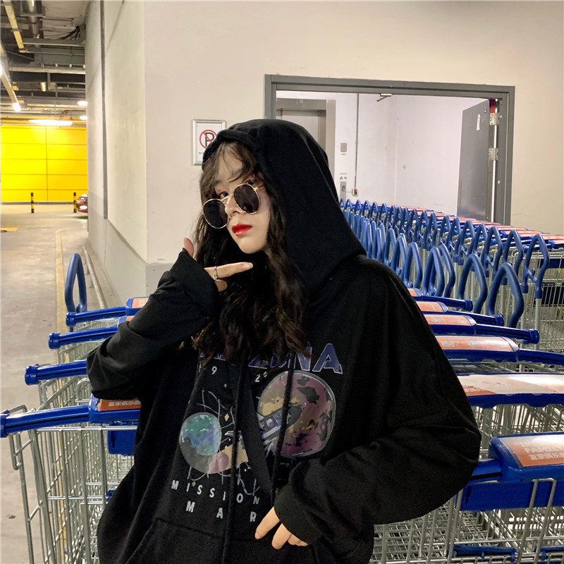 Loose and versatile sweater print coat