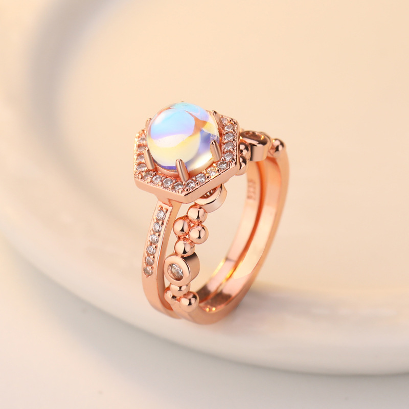 Moonstone ring in yellow gold
