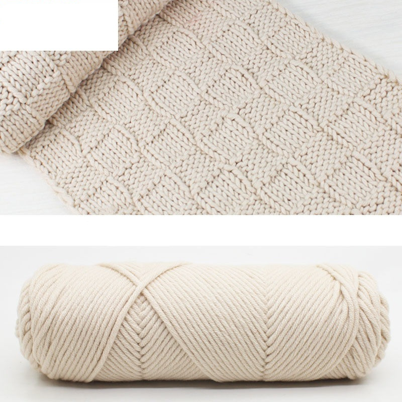 Hand-knitted scarf line