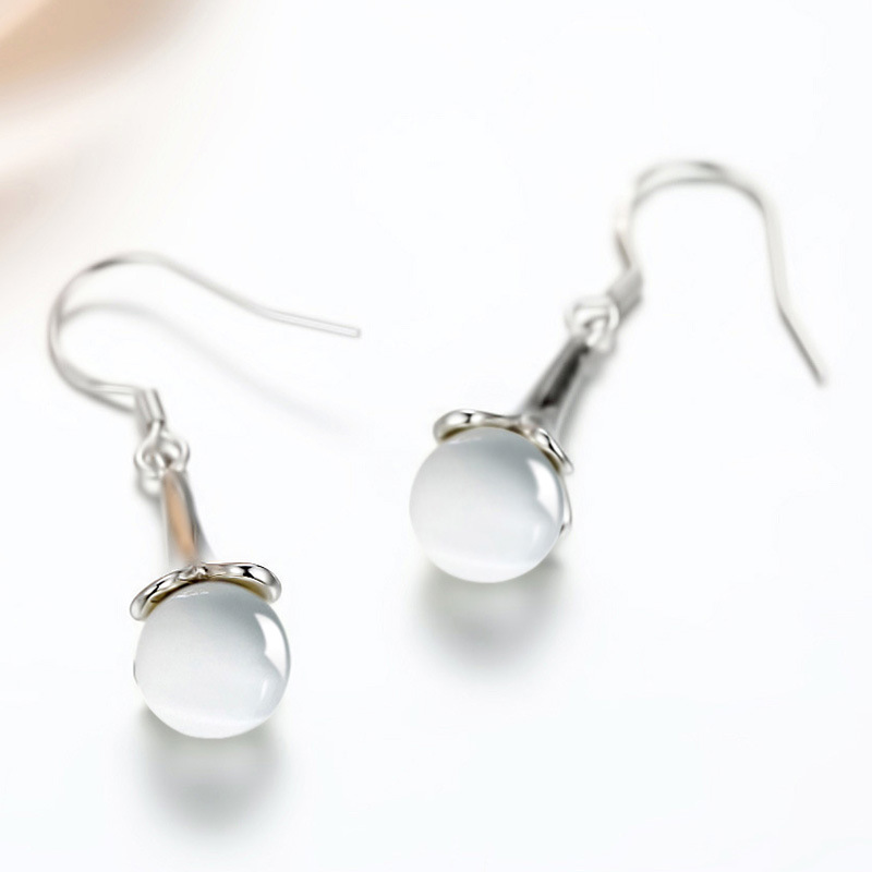 أقراط بتصميم قطرة الأوبال