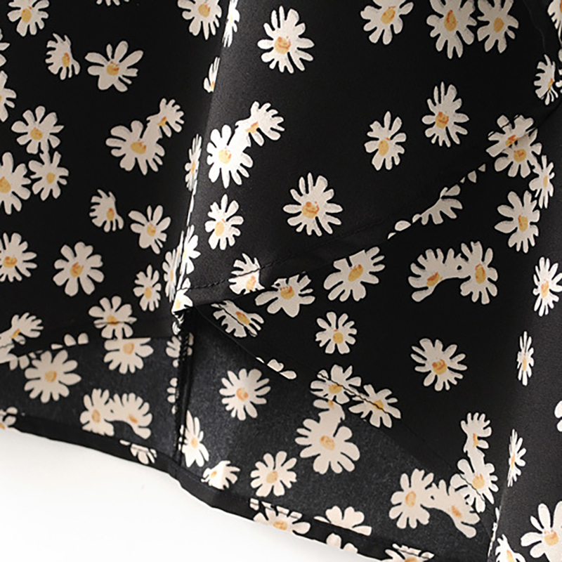 Chrysanthemum wrap short-sleeved dress