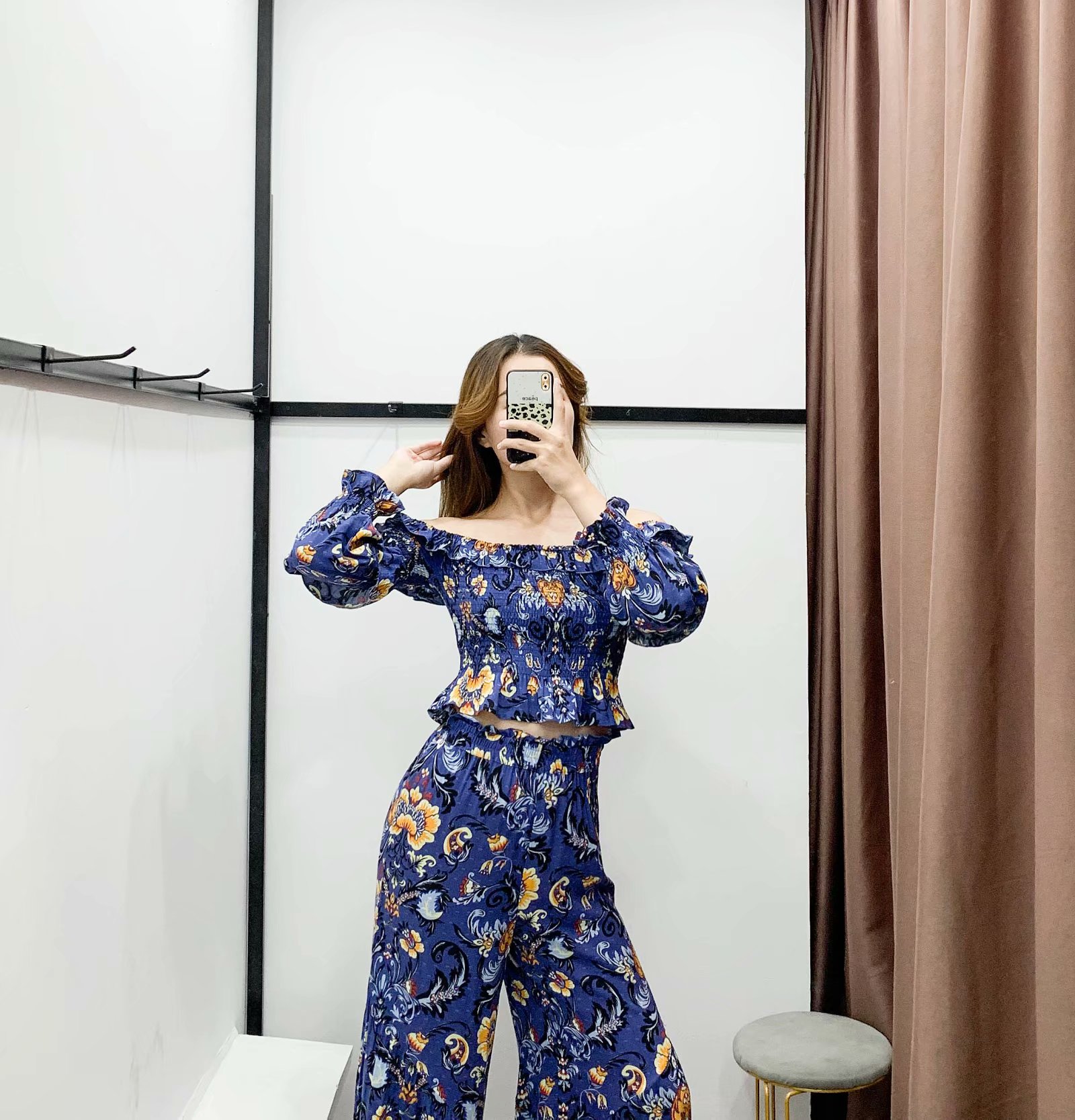 Holiday shirt and wide-leg pants