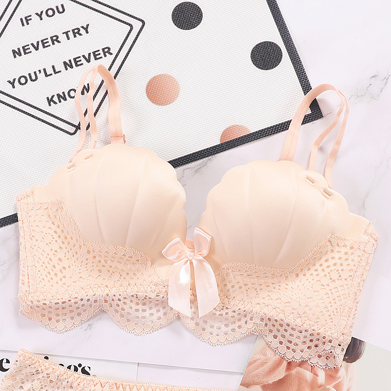 Title 6, Palm cup lace bra