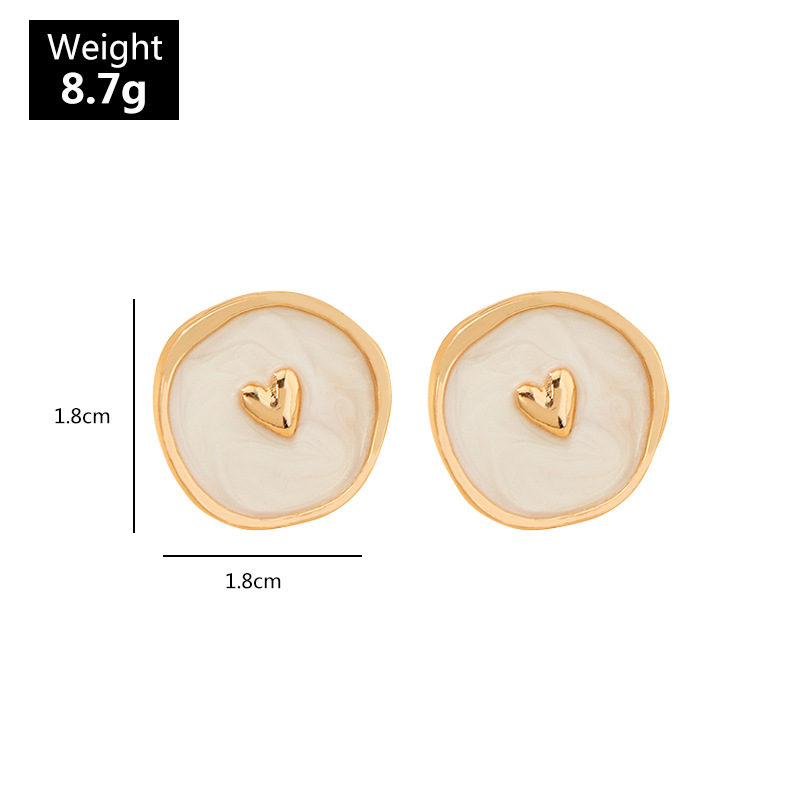 أقراط صغيرة بتصميم البرق