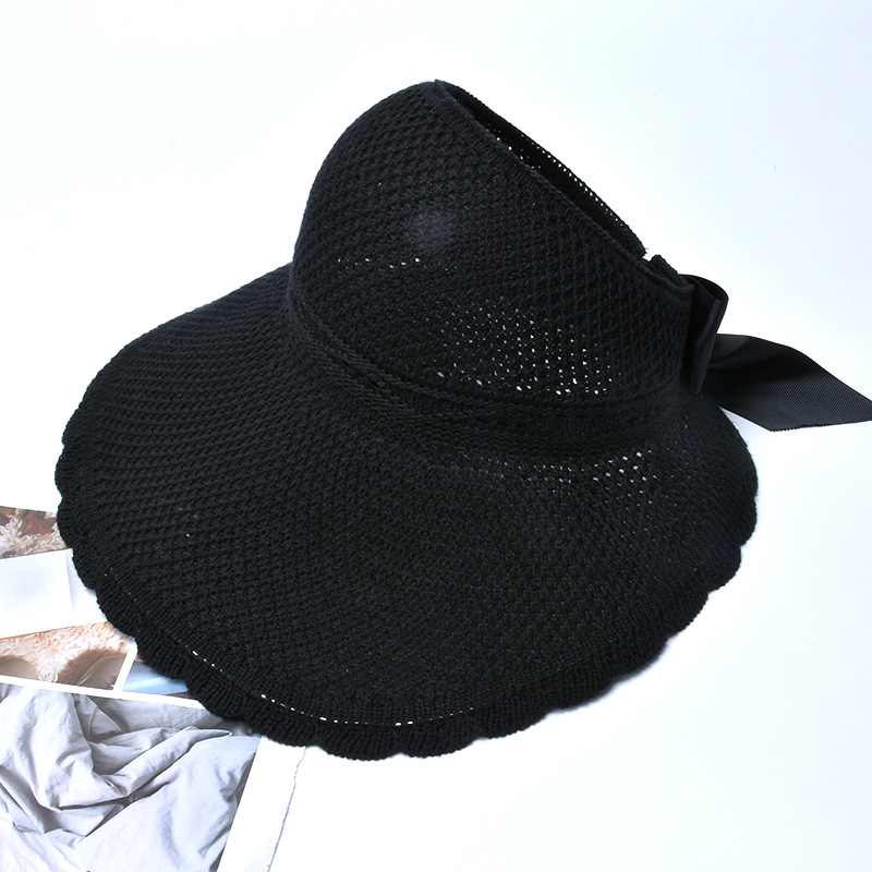 Title 6, Outdoor bow hat with big bow