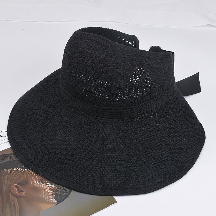 Title 7, Outdoor bow hat with big bow