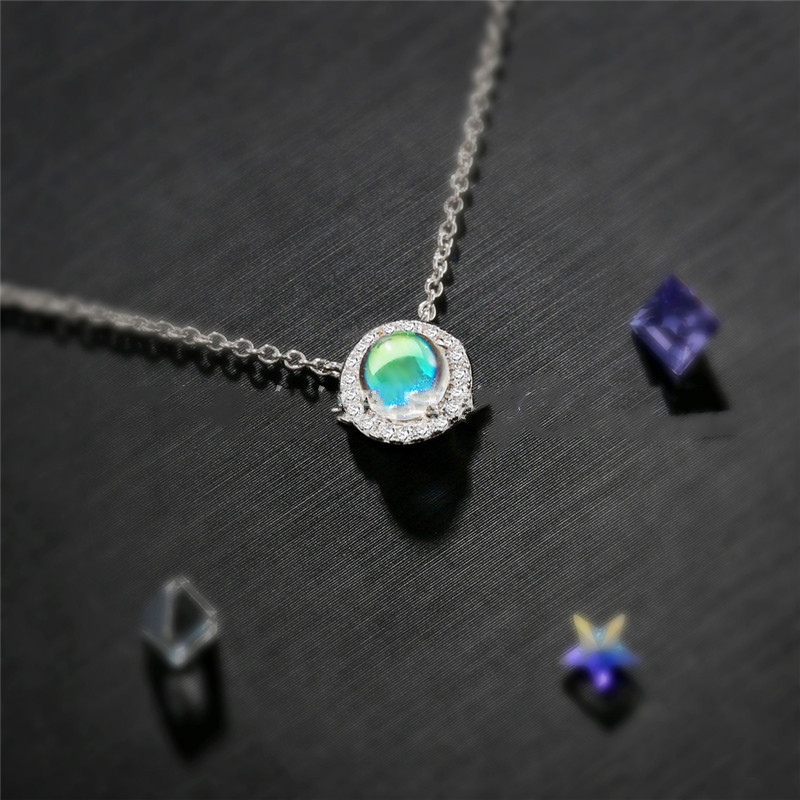 Female Round Pendant Clavicle Chain