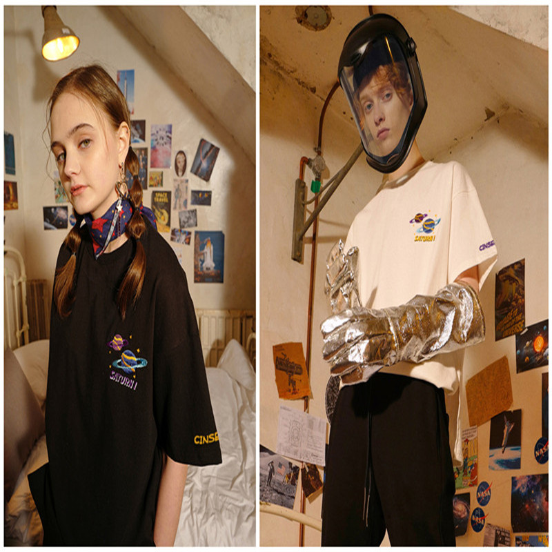 Round neck embroidery creative short sleeve T-shirt