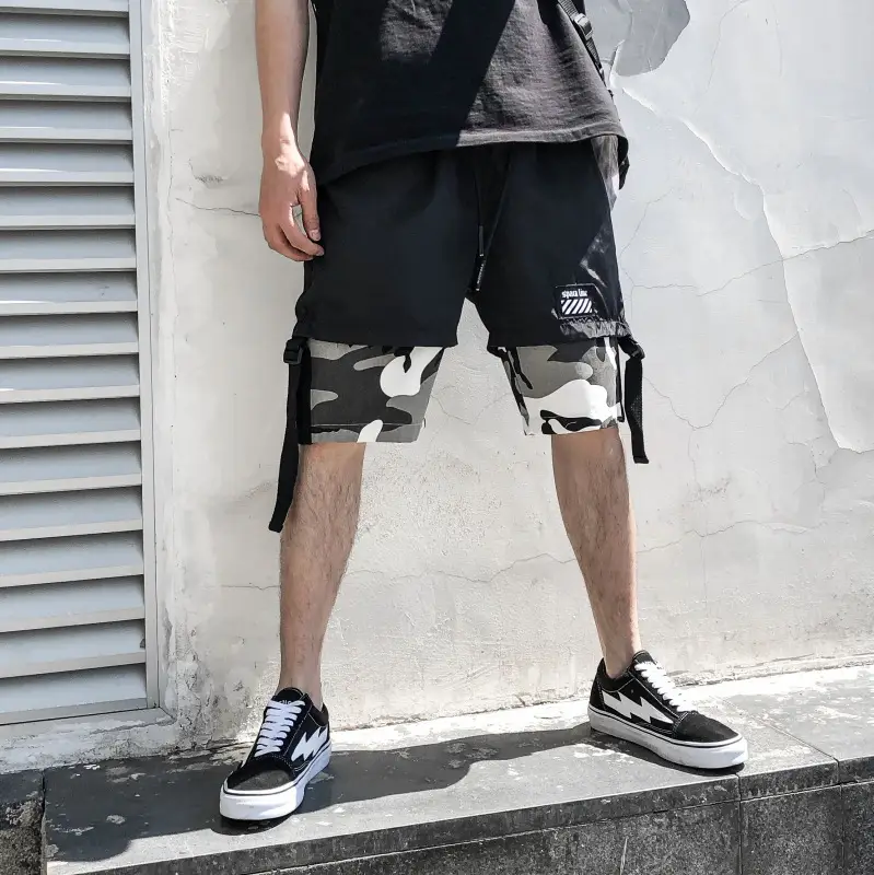 Men's loose camouflage shorts