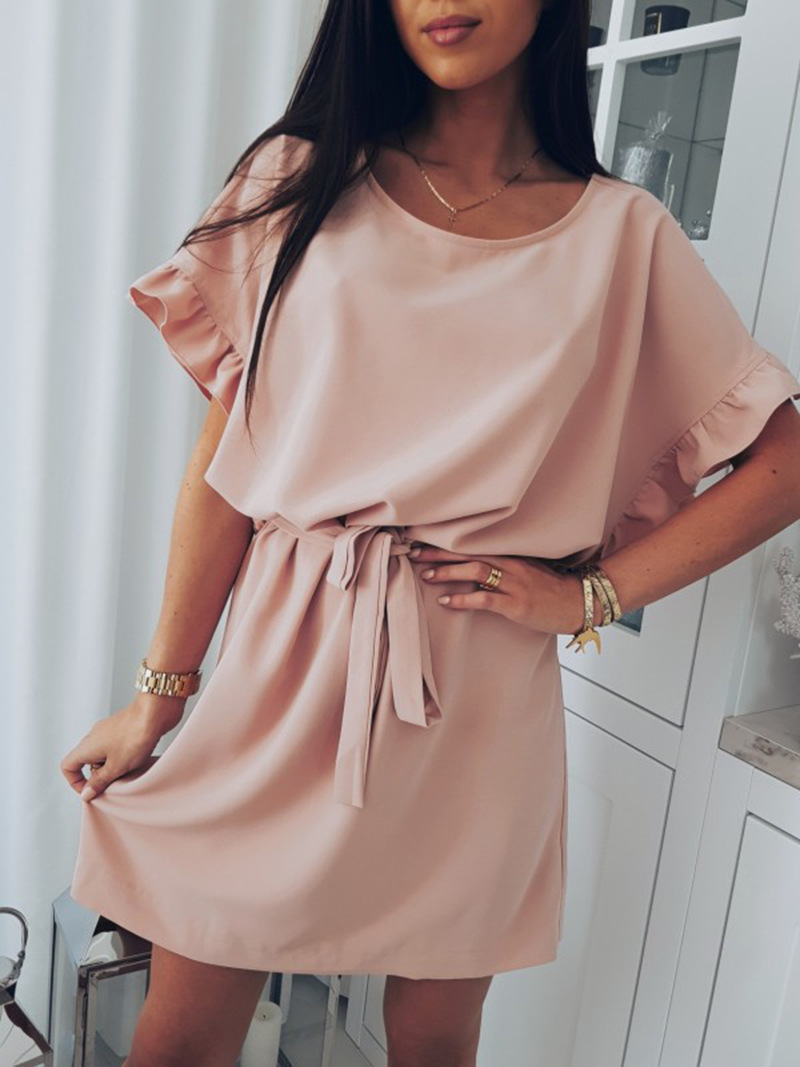 Solid color dress with ruffles and belt