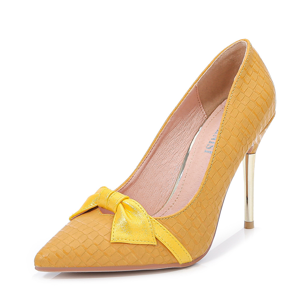 Women's shoes with bow