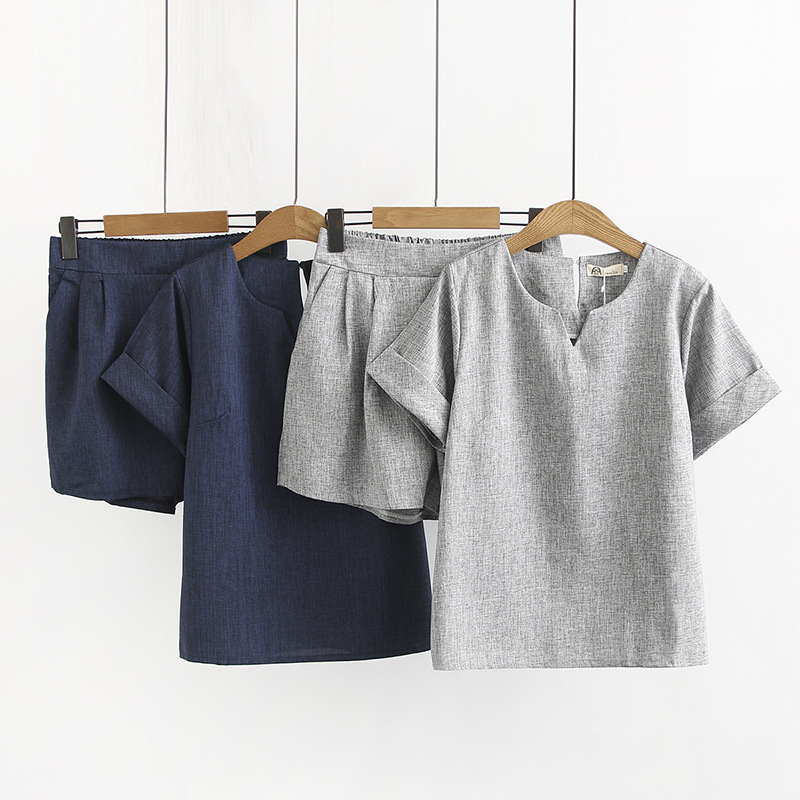 Two-piece suit with short sleeves and shorts