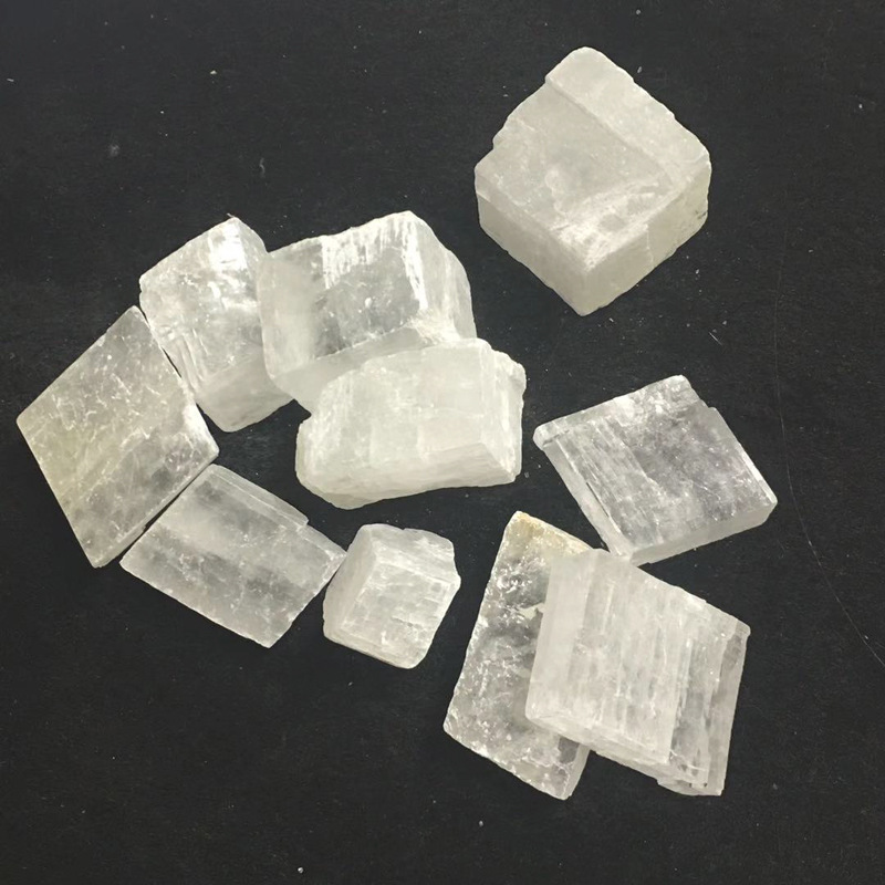 Mineral specimen crystal rough (White-5cm)