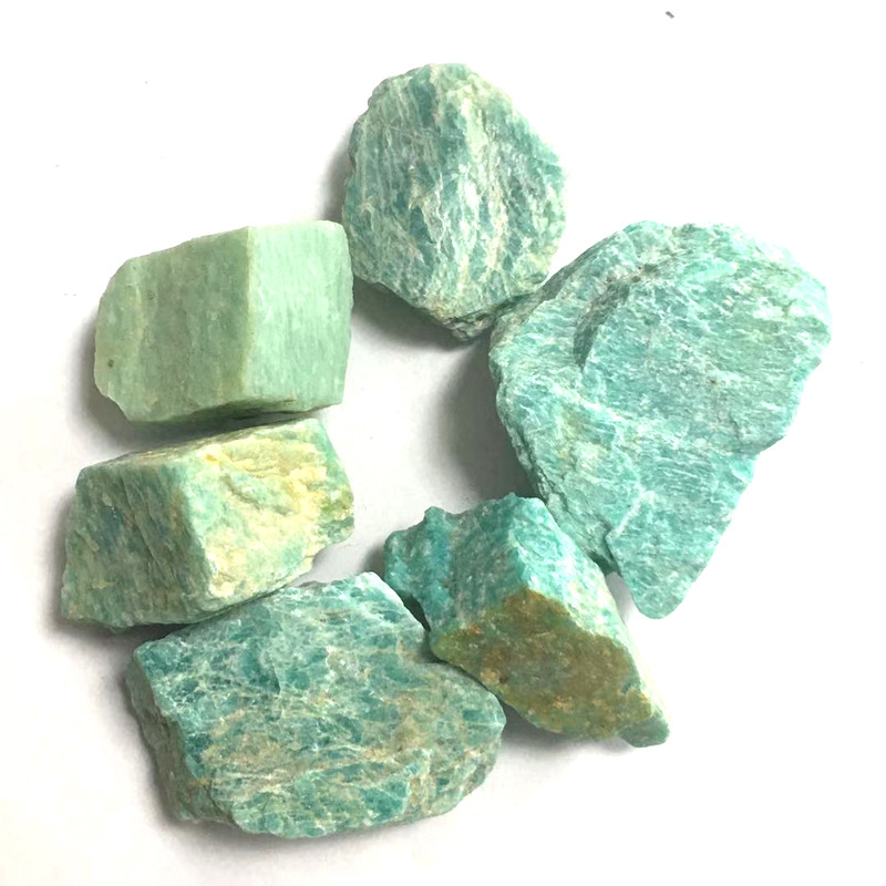 Mineral specimen crystal rough (White-5cm)