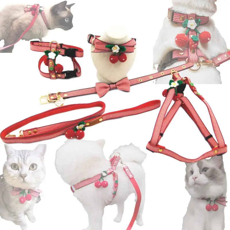 Knit Strawberry Pet Traction Set