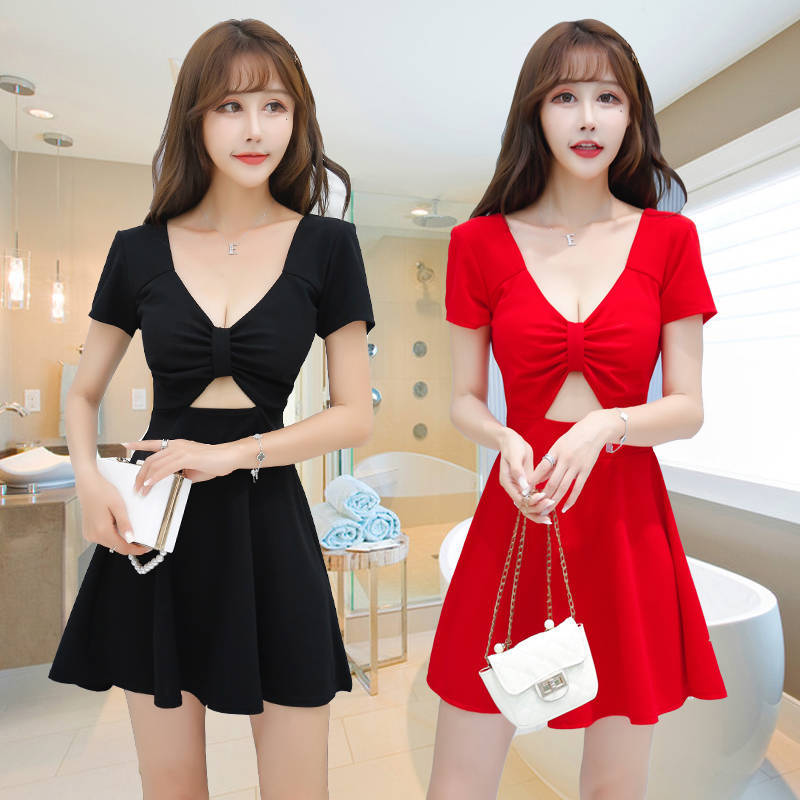 Low-cut halter bar skirt