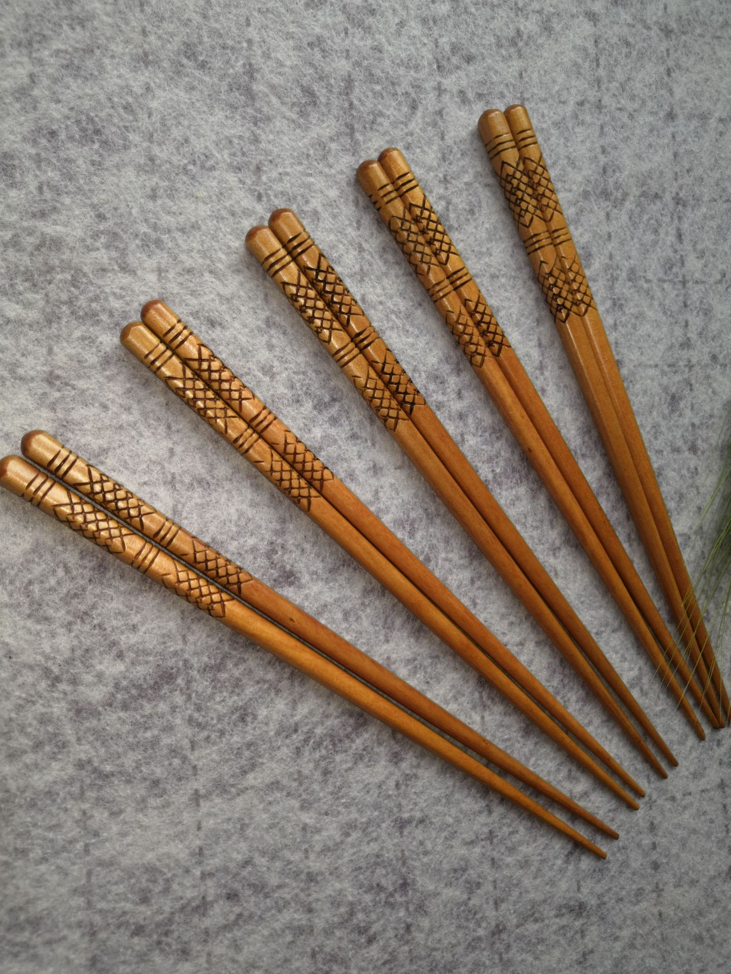 Title 2, Five pairs of pointed sandalwood chopsticks