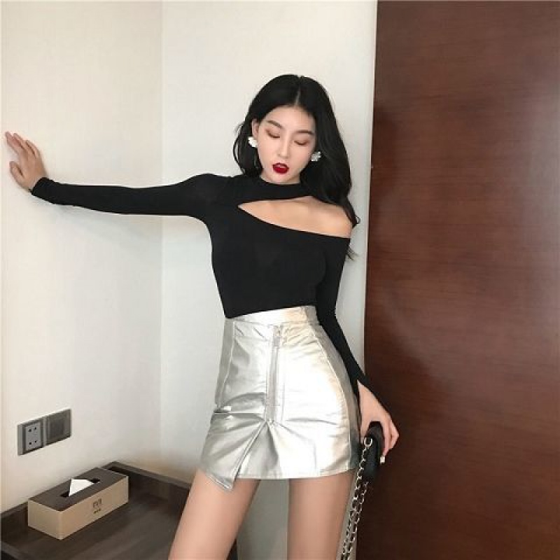 One-shoulder female student strapless shirt