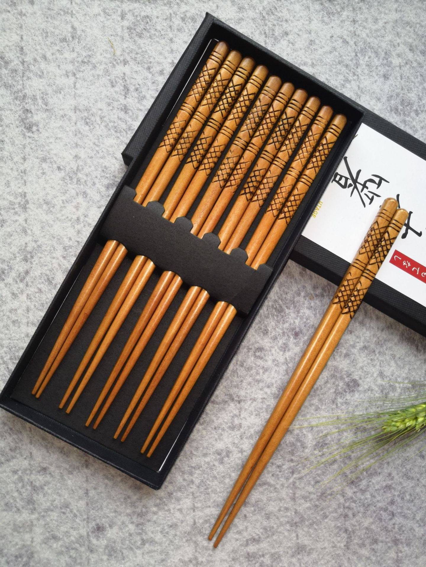 Title 4, Five pairs of pointed sandalwood chopsticks