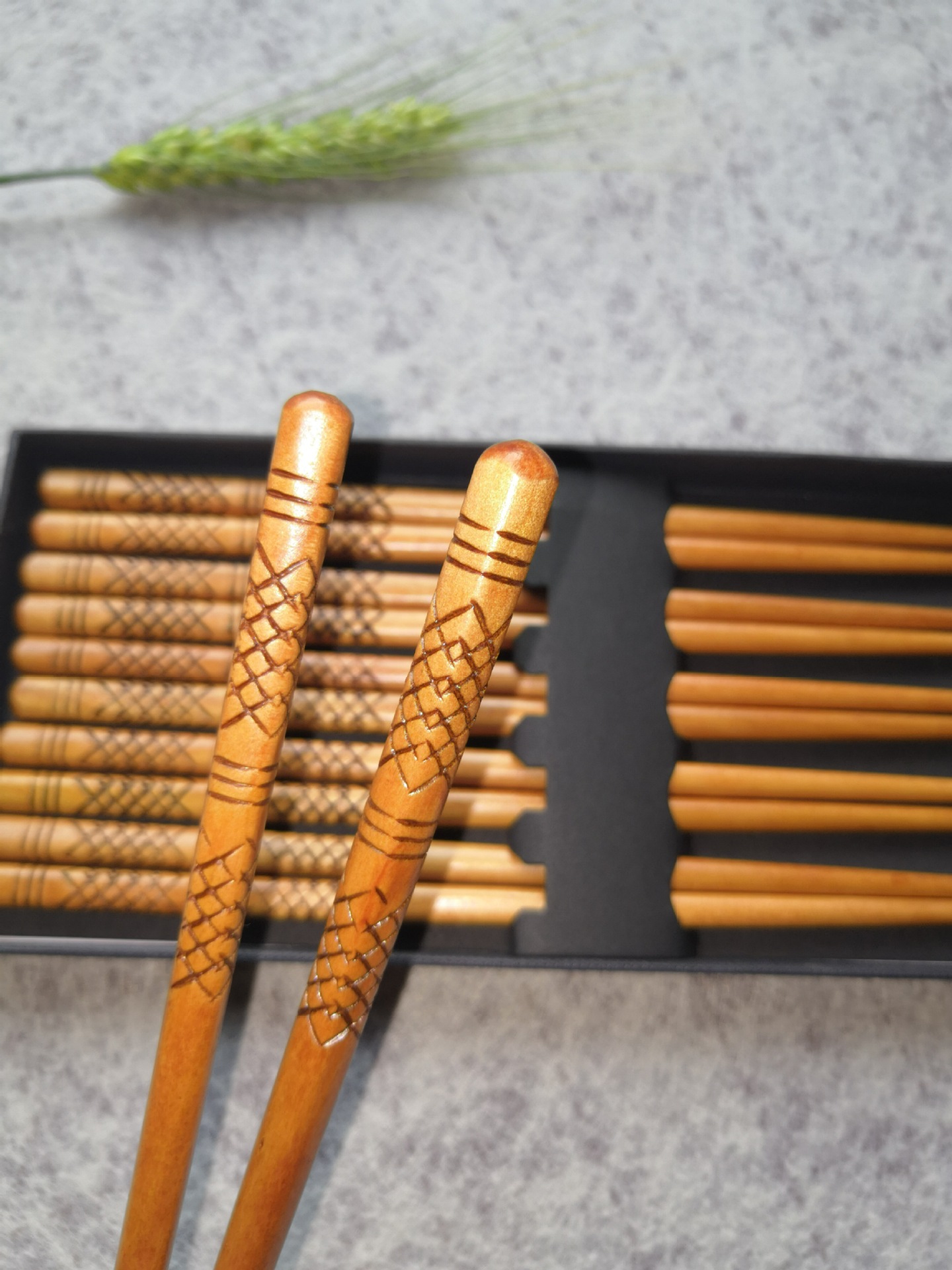 Title 5, Five pairs of pointed sandalwood chopsticks