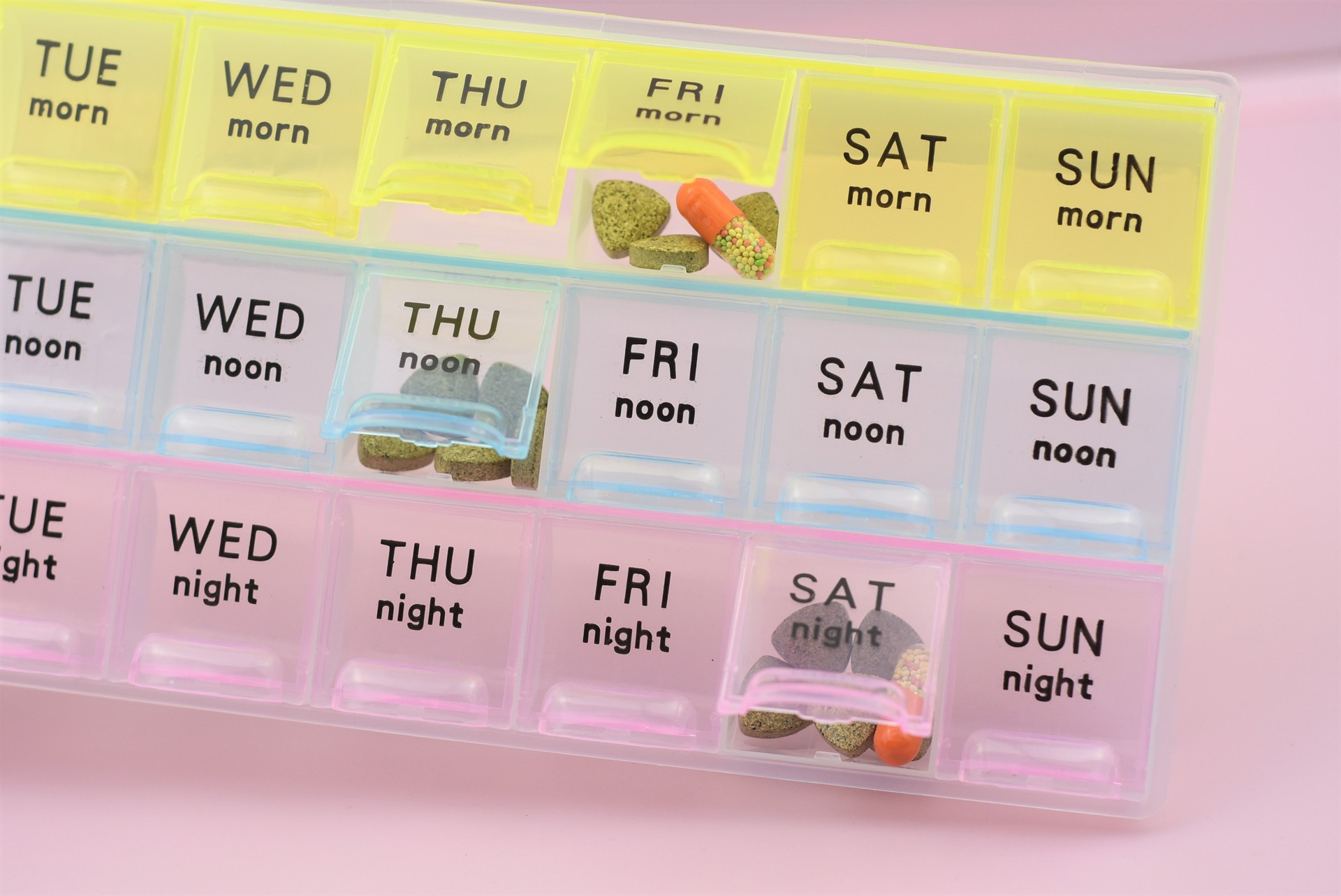 Travel pill storage box (color)