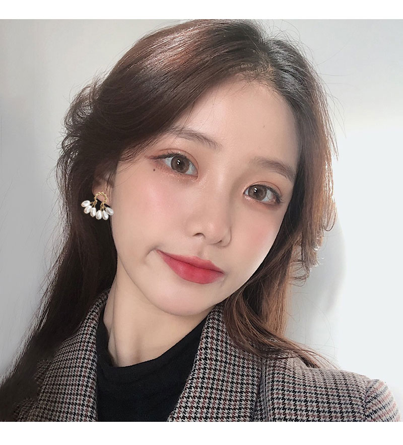 Personalized Net Red Baroque Stud Earrings