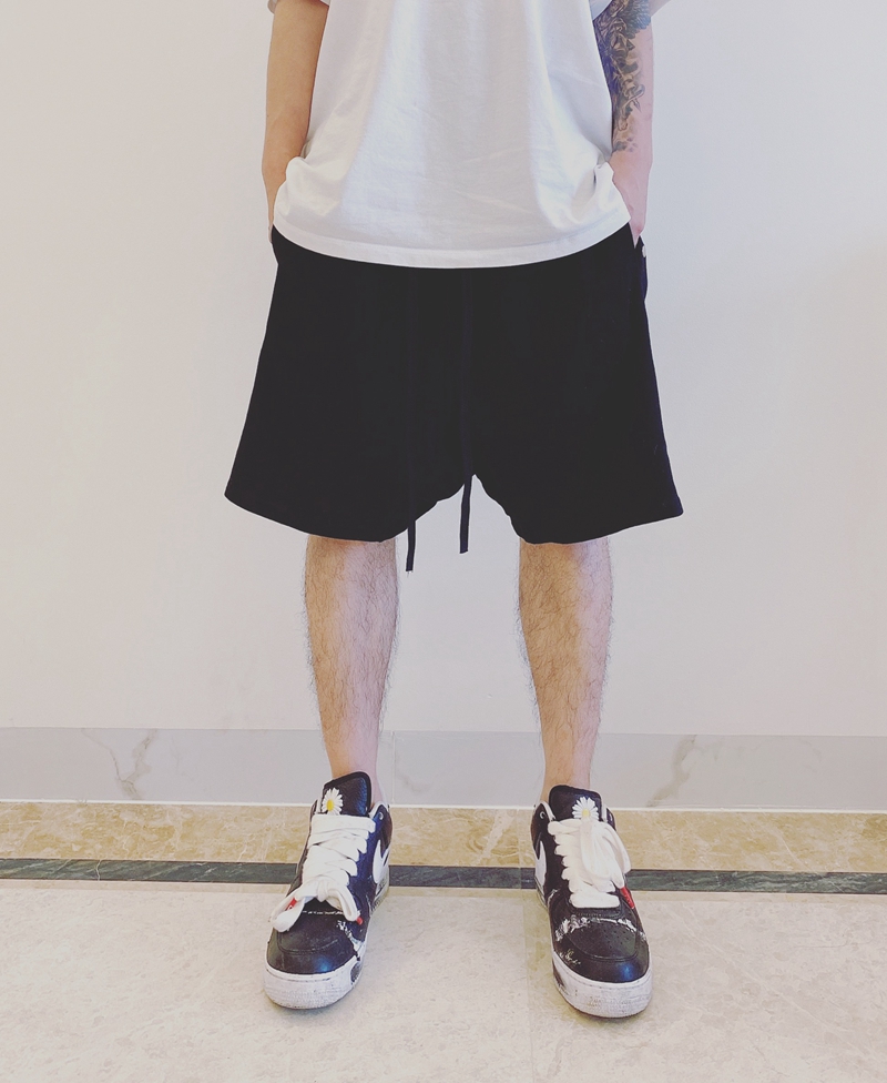 Side snap loops sports shorts