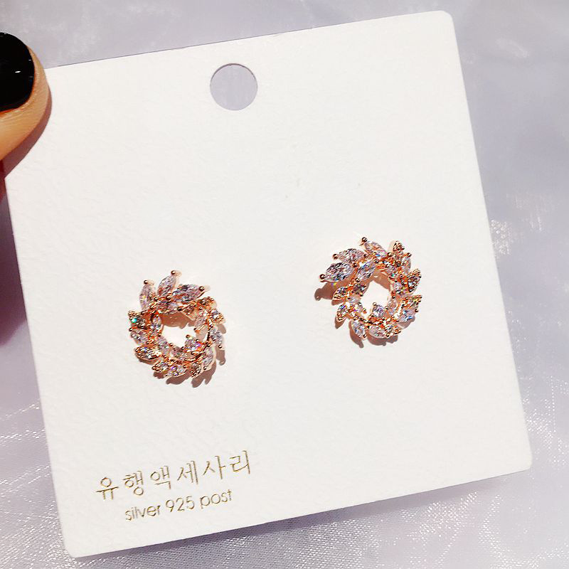 Round olive leaf studs