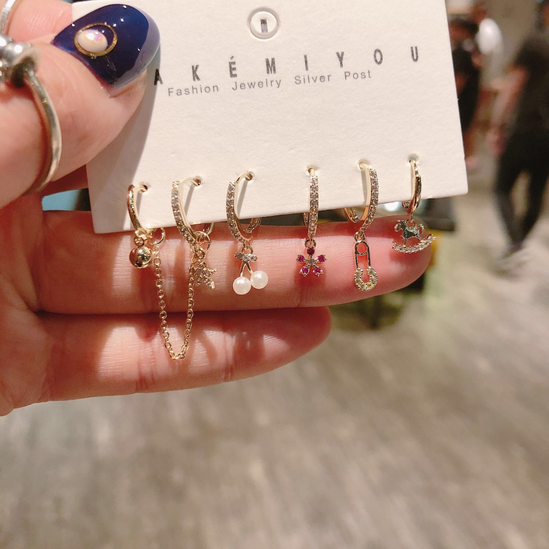 U-shaped little girl earrings in sterling silver