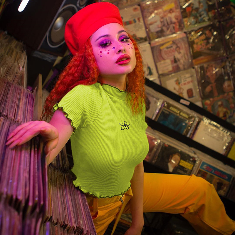 Flower embroidered f navel t-shirt