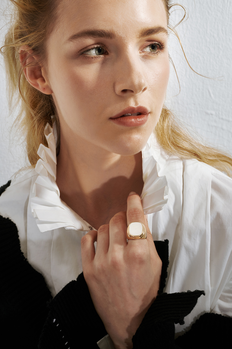 Frosty wind mother of pearl ring