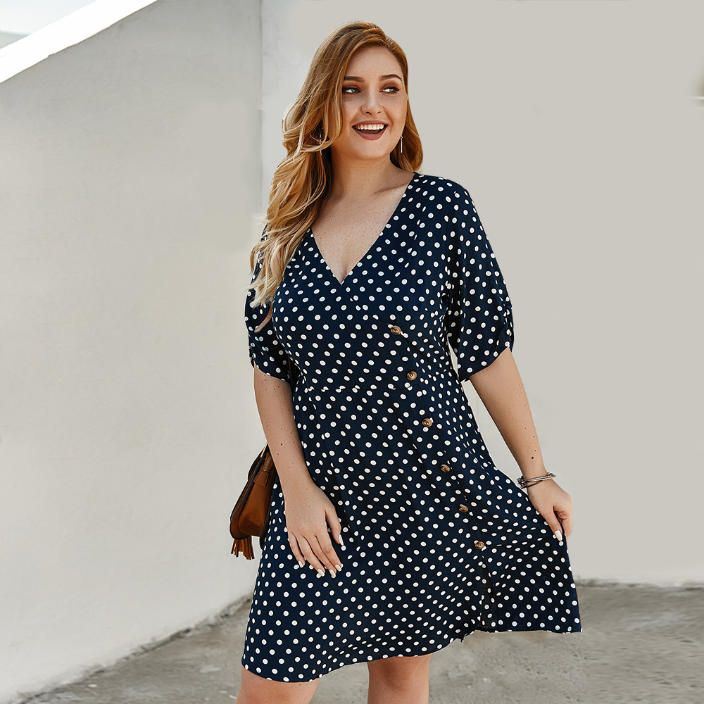 Elegant dress with polka dot five-point sleeves