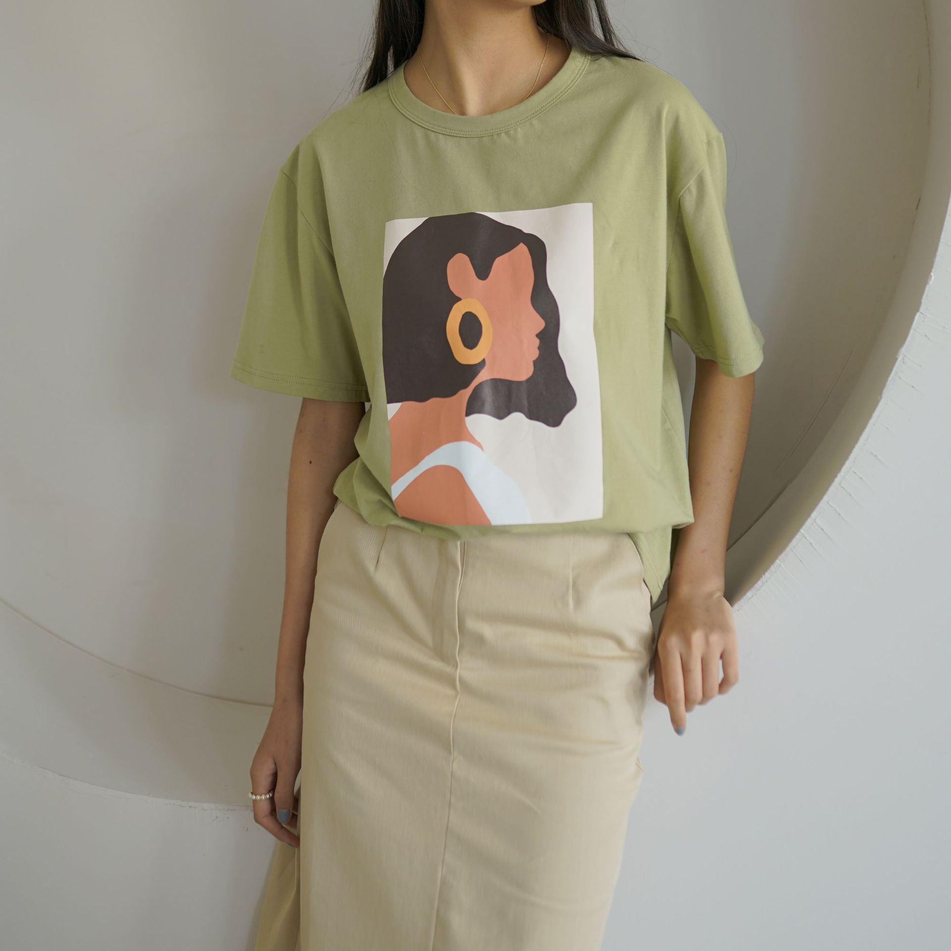 Short sleeve loose round neck T-shirt