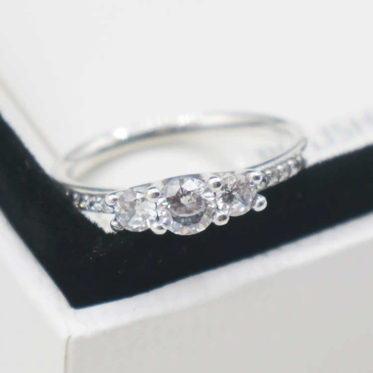 Fashion elegant temperament ring