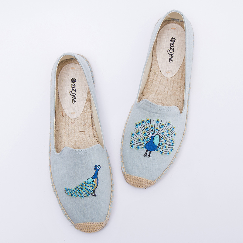 Embroidered casual canvas shoes