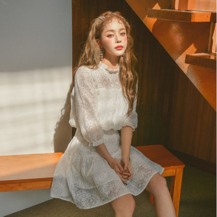 Lace slimming waist half sleeve dress