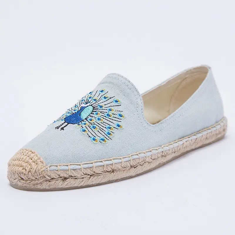 Embroidered casual canvas shoes