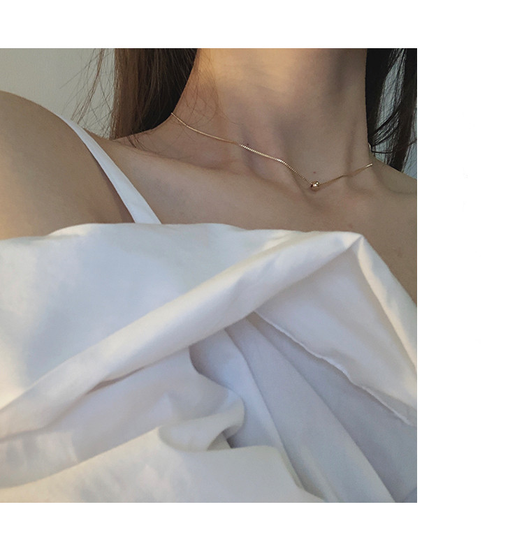 Simple small gold peas necklace