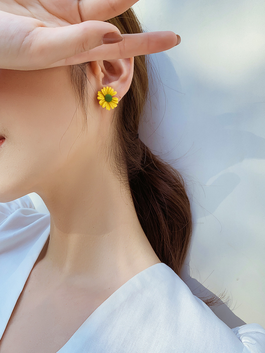 Daisy Stud Earrings