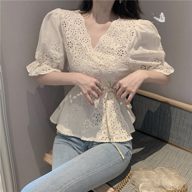 Palace style puff sleeve shirt